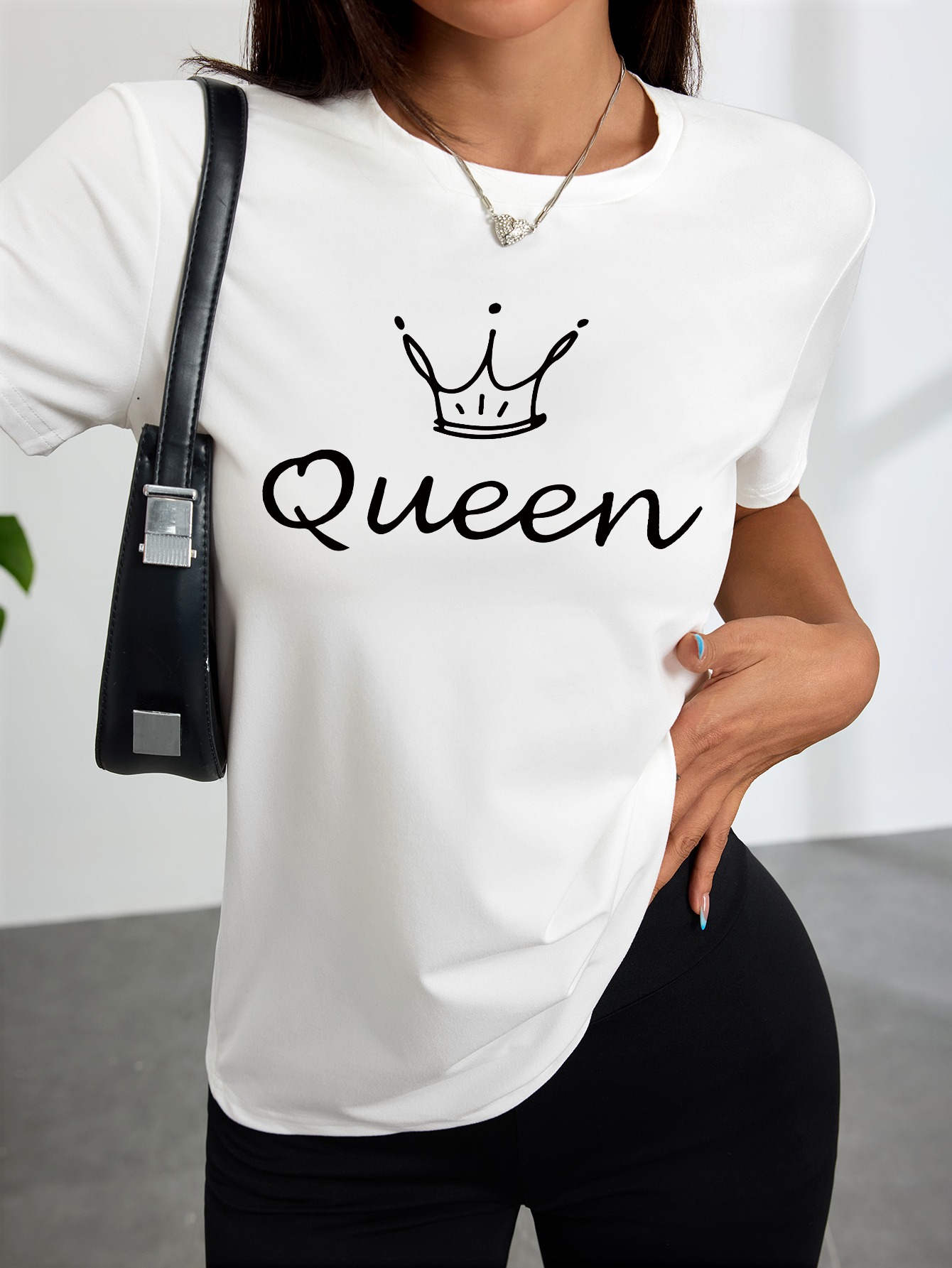 Women'S White T-Shirt Featurin - Queen Street Fashion 评论和价格